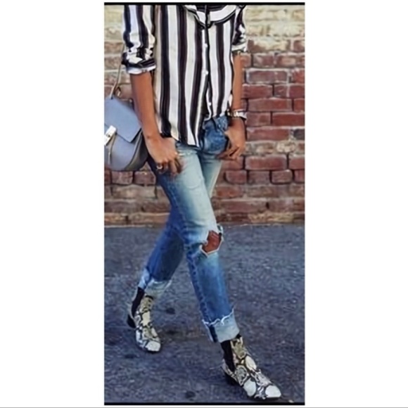 Women’s Treasure & Bond Gabriela Chelsea Black & Grey Snake Print Boots 8.5 US! - Picture 2 of 10